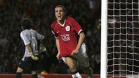 Nemanja Vidic bek tengah MU lainnya pada laga ini. Ketangguhannya tak perlu diragukan lagi. (Foto: Alex Livesey/Getty Images)