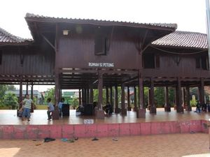 Melihat Rumah yang Pernah Dirampok Pitung