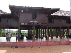 Melihat Rumah yang Pernah Dirampok Pitung