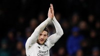 Di lini tengah, Adam Lallana tidak dipanggil Inggris untuk Piala Dunia 2018. Gelandang yang membela Liverpool itu memang banyak berkutat dengan cedera musim ini. (Foto: Phil Noble/Reuters)