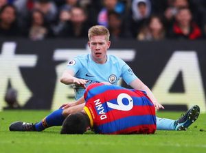 Usai Tekel De Bruyne, Dua Pemain Palace Ini Absen Sampai Akhir Musim