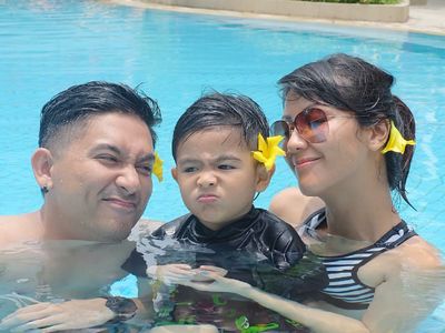 Potret Keluarga Shareena dan Ryan Delon yang Selalu Ceria