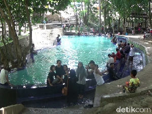 Foto: Kolam Air Panas yang Berkhasiat di Soppeng
