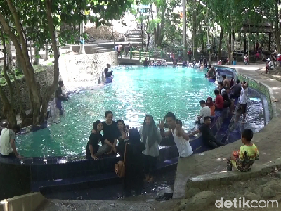 Foto: Kolam Air Panas yang Berkhasiat di Soppeng