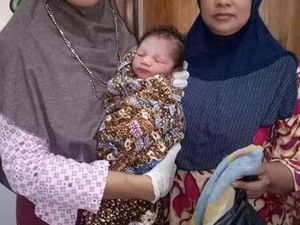 Bayi Ditemukan di Teras Rumah Warga Lamongan, Kondisi Masih Hidup