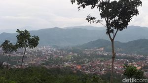 Foto: Libur Akhir Pekan ke Kota Salak di Sumatera Utara