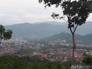 Foto: Libur Akhir Pekan ke Kota Salak di Sumatera Utara