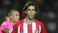 Tiago Mendes kesulitan bersama Juventus dan dicap flop. Atletico lantas menawarkan jalan keluar saat meminjamnya pada 2010. Pada akhirnya dia menjadi pemain permanen di Atletico dan menjadi sosok kunci di lini tengah Los Colchoneros sampai musim 2016/2017 lalu. Di Vicente Calderon, dia memenangi liga, Copa del Rey, dan Liga Europa. (Foto: Maurizio Lagana/Getty Images)