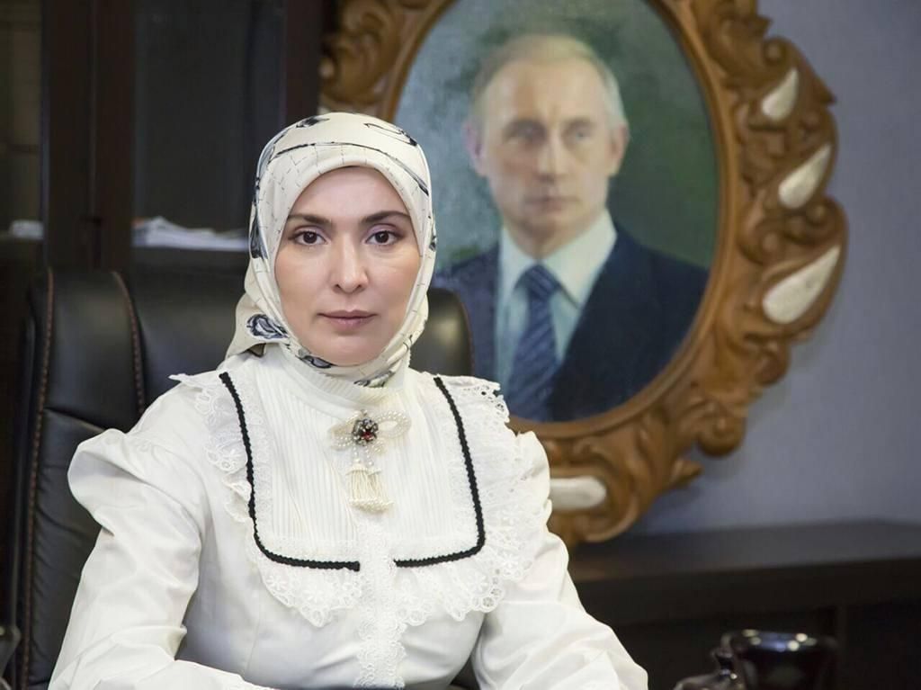 Foto: Gaya Hijab Aina Gamzatova, Rival Putin di Pemilu Rusia 2018