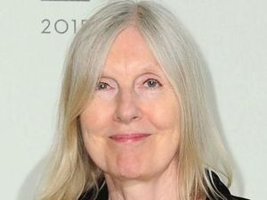 Helen Dunmore Menangkan Penghargaan Hadiah Puisi Costa