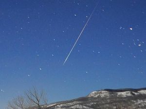 Tips Sederhana Nonton Puncak Hujan Meteor Lyrids Malam Ini Tips Sederhana Nonton Puncak Hujan Meteor Lyrids Malam Ini