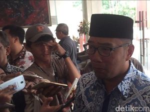 Temui Elite PDIP, Ridwan Kamil Bawa Oleh-oleh Khas Bandung