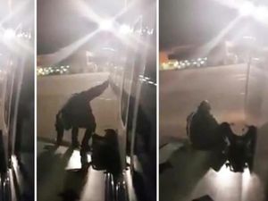 Pesawat Mendarat dan Nggak Keluar-keluar, Pria Ini Mau Loncat dari Sayap Pesawat Mendarat dan Nggak Keluar-keluar, Pria Ini Mau Loncat dari Sayap