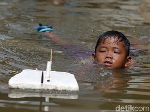 Banjir Rob Kembali Rendam Pelabuhan Kali Adem