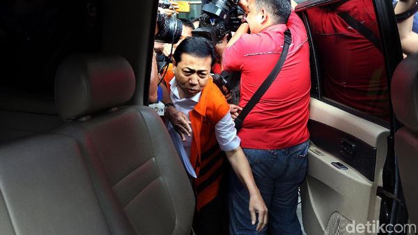 Usai Diperiksa 4 Jam, Novanto Bungkam