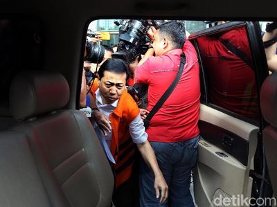 Usai Diperiksa 4 Jam, Novanto Bungkam