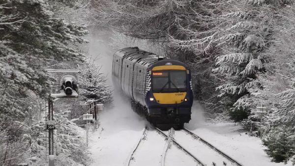 Foto: Saat Hamparan Salju Putihkan Tanah Inggris Raya