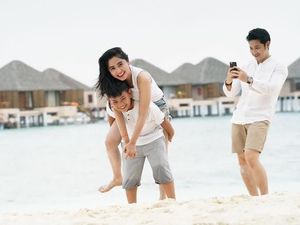 Dewi Persik Liburan ke Maldives, Kamu Kapan?
