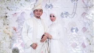 Bukan Selebriti, Suami-suami Artis Indonesia Ini Ganteng Banget