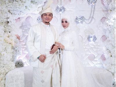 Bukan Selebriti, Suami-suami Artis Indonesia Ini Ganteng Banget
