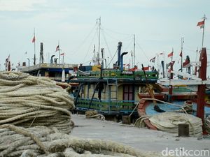 Nelayan Cantrang Tak Melaut, Pelabuhan Tasikagung Rembang Lumpuh