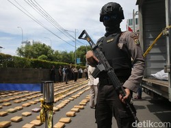 Buru Patrik Pengendali Ganja 1,3 Ton, Polisi Geledah Rumah di Depok