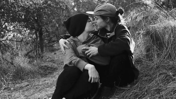 Resmi Menikah, Ini Kemesraan Ellen Page dan Emma Portner