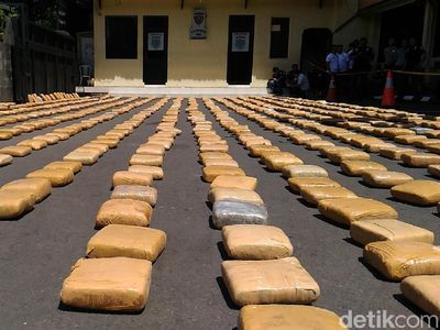 Penampakan Ganja 1,3 Ton Asal Aceh di Polres Jakbar