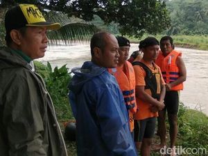 Meluapnya Air Sungai Hambat Pencarian Kakek yang Hanyut di Purworejo