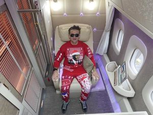 Bikin Iri, Youtuber Ini Pamer Kabin First Class Emirates