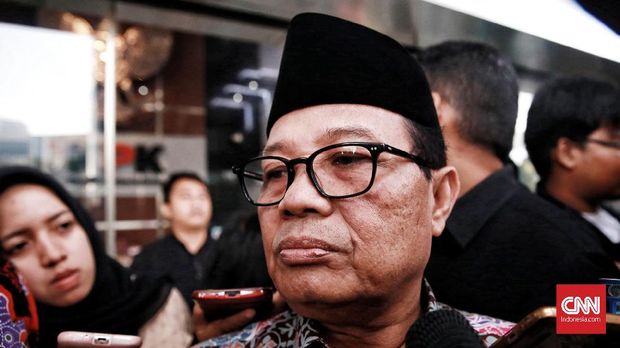 Wakil Gubernur Jambi Fachrori Umar memenuhi panggilan KPK terkait kasus suap pemulusan pengesahan APBD. Fachrori diperiksa sebagai saksi untuk tersangka Asisten Daerah III Pemprov Jambi Saifudin. Jakarta, Kamis 4 Januari 2018. CNN Indonesia/Andry Novelino