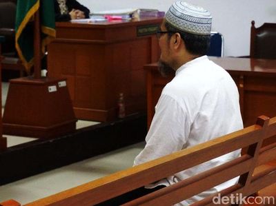 Sidang Dakwaan Jonru Ditunda