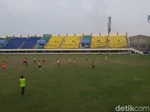 Shopee Liga 1 di Stadion Citarum, Suporter Nonton di TV Saja