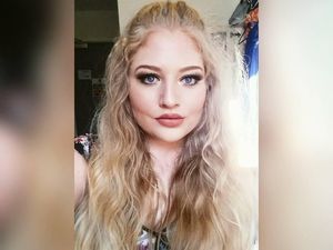 Foto Pengidap Body Dysmorphic Disorder yang Selalu Merasa Jelek Foto Pengidap Body Dysmorphic Disorder yang Selalu Merasa Jelek