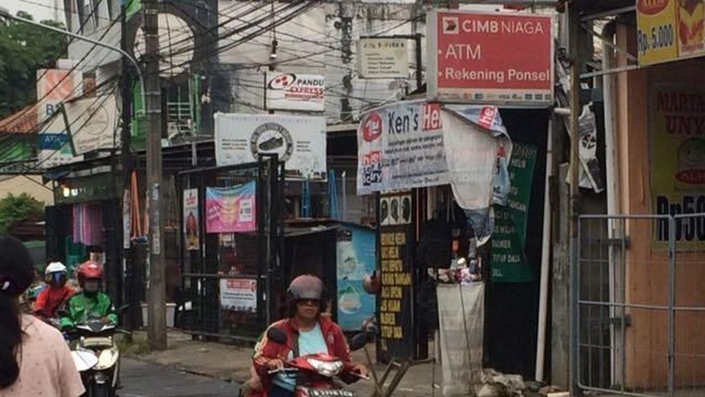 Ban Bekas Tambal Lobang Jalan Rusak di Bekasi Ban Bekas Tambal Lobang Jalan Rusak di Bekasi