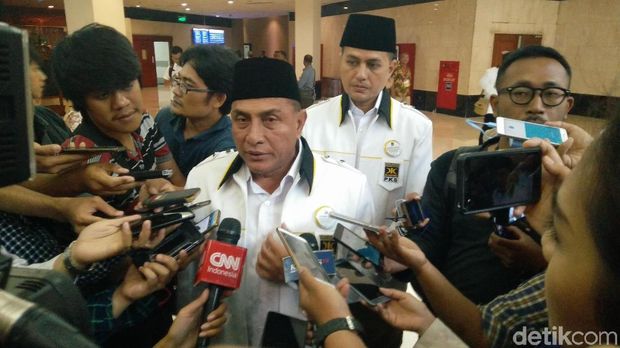 Kemarin Berseragam PKS, Letjen Edy Kini Pakai Jaket Golkar 