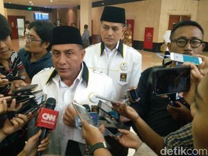 Edy Rahmayadi Pakai Seragam PKS, HNW: Bukan sebagai Pangkostrad Edy Rahmayadi Pakai Seragam PKS, HNW: Bukan sebagai Pangkostrad