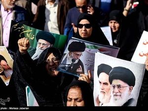 Massa Pro Pemerintah Iran Gelar Demo Tandingan