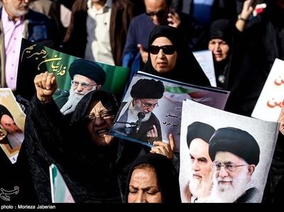 Massa Pro Pemerintah Iran Gelar Demo Tandingan