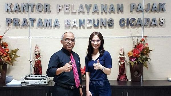 Si Cantik Melody JKT48 ke Kantor Pajak, Kamu Kapan?