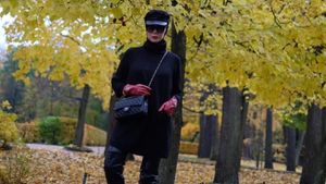 Foto: Gaya 8 Artis Berhijab Liburan Pakai Tas Chanel hingga Hermes
