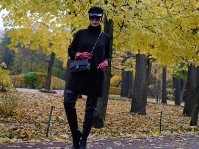 Foto: Gaya 8 Artis Berhijab Liburan Pakai Tas Chanel hingga Hermes