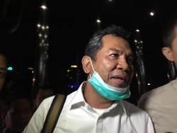 Tiba di KPK, Bupati HST yang Terkena OTT Hanya Tersenyum