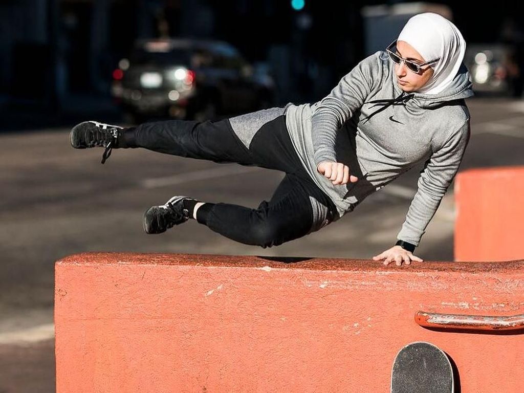Ini Sara Mudallal, Hijabers Muda yang Populer karena Jago Parkour Ini Sara Mudallal, Hijabers Muda yang Populer karena Jago Parkour