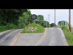 Seram! Kuburan Ini Ada di Tengah Jalan