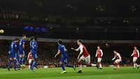 Pertandingan di Emirates Stadium, Kamis (4/1/2018) dinihari WIB, menghasilkan 33 peluang untuk kedua kubu. Foto: Dylan Martinez/Reuters