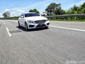 Ngebut dengan Mercedes-Benz C200 AMG Line Ngebut dengan Mercedes-Benz C200 AMG Line