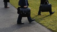 Ini Nuclear Football, Tombol Nuklir yang Dibanggakan Trump