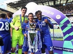 Dua kali Hazard membantu Chelsea juara Premier League. Salah satunya di tahun 2017. Foto: Michael Regan/Getty Images