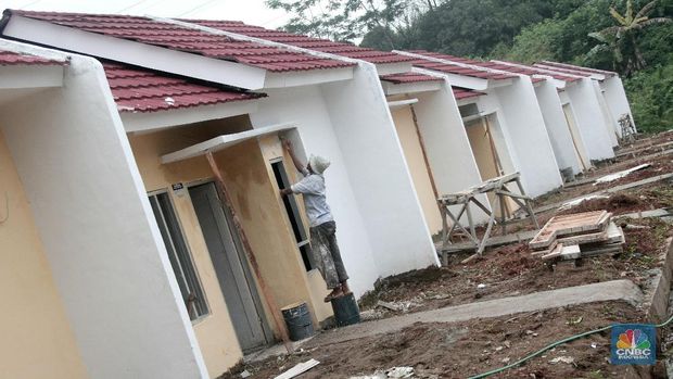 Awal Desember 2017, Kementerian Pekerjaan Umum dan Perumahan Rakyat (PUPR) mencatat capaian Program Satu Juta Rumah sebanyak 765.120 unit rumah, didominasi oleh pembangunan rumah bagi masyarakat berpenghasilan rendah (MBR) sebesar 70 persen, atau sebanyak 619.868 unit, sementara rumah non-MBR yang terbangun sebesar 30 persen, sebanyak 145.252 unit. Program Satu Juta Rumah yang dicanangkan oleh Presiden Joko Widodo, sekitar 20 persen merupakan rumah yang dibangun oleh Kementerian PUPR berupa rusunawa, rumah khusus, rumah swadaya maupun bantuan stimulan prasarana dan utilitas (PSU), 30 persen lainnya dibangun oleh pengembang perumahan subsidi yang mendapatkan fasilitas KPR FLPP, subsisdi selisih bunga dan bantuan uang muka. Selebihnya dipenuhi melalui pembangunan rumah non subsidi oleh pengembang. Ketua Umum Asosiasi Pengembang Perumahan dan Pemukiman Seluruh Indonesia (Apersi) Junaidi Abdillah mengungkapkan, rumah tapak masih digemari kelas menengah ke bawah. Kontribusi serapan properti oleh masyarakat menengah ke bawah terhadap total penjualan properti mencapai 70%. Serapan sebesar 200.000 unit ini, akan terus meningkat pada tahun 2018 menjadi 250.000 unit.